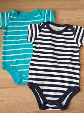 2 HB 0-3 month nappy covers, never worn